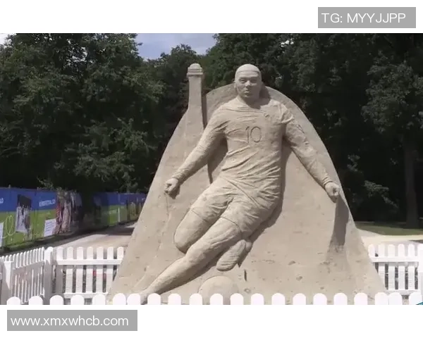 足球球星泥像艺术展览探索运动与雕塑的完美结合